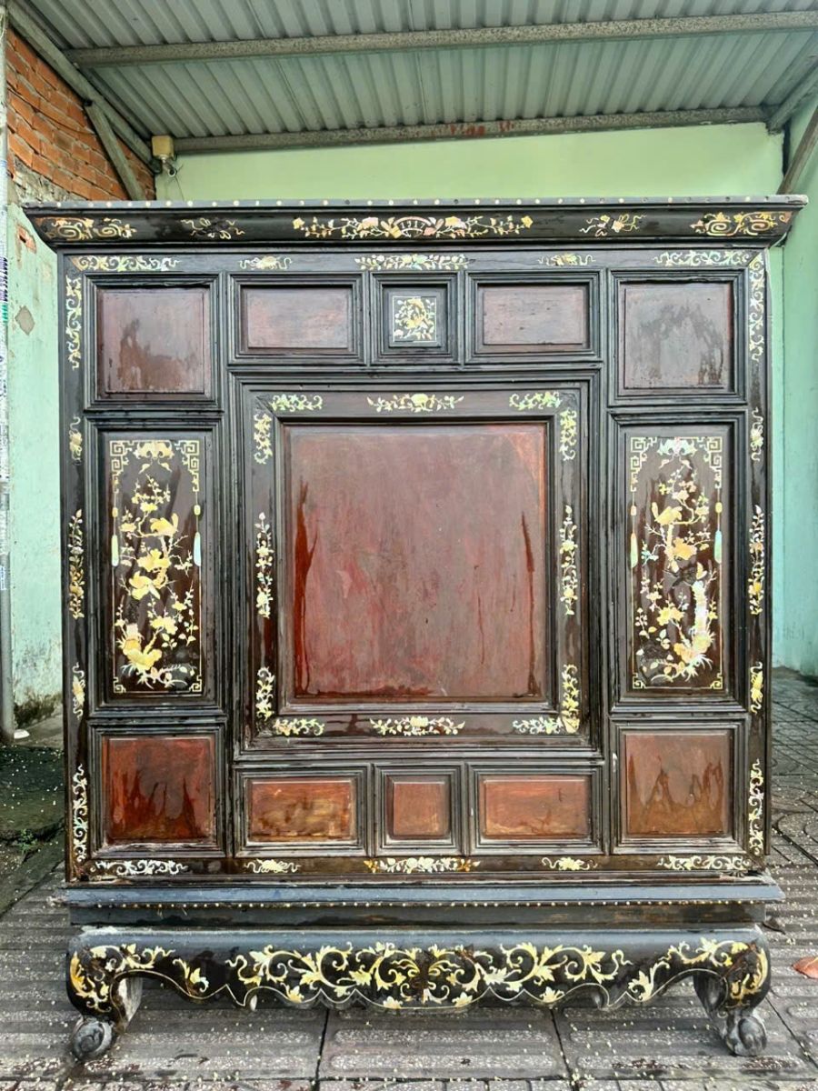 Tủ gỗ xưa cũ
